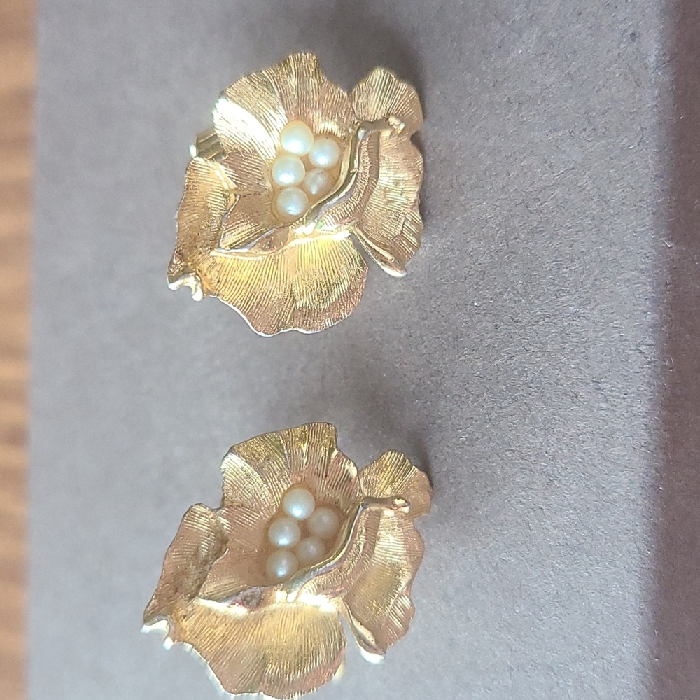 Trifari Gold Tone / Faux Pearl Clip On Earrings